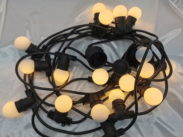 Prikkabel, 10 mtr 18 fittingen + contrastekker en 18 led lamp naar keuze.