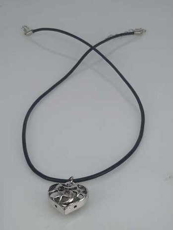 Ketting, leer, zwart, rond, 45 cm met hanger: metalen hartje "maan-ster"