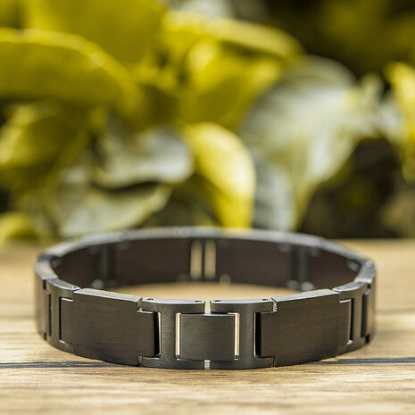 Armband Donker bruin Ebony houten L 21.5 cm, RVS tussenschakels mat zwart