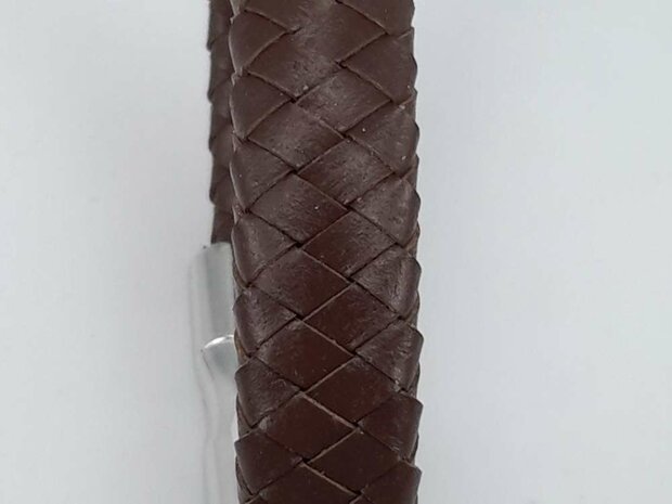 Lederen gevlochten armband bruin met magneet sluiting.