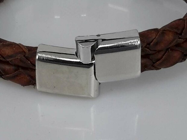 Lederen armband bruin, metalen accenten, insteeksluiting. verschillende Lengte verkrijgbaar.