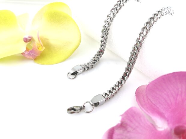 Collier zilverkleurig vierkant gourmet gevlochten. L 45 cm