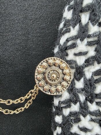 Clips met dubbel ketting Zeeuwse knoop goudkleurig.