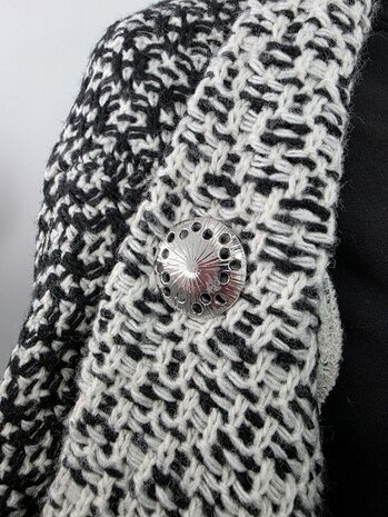 Magneet, broche, rond, levensspiraal, zilverkleurig voor omslagdoek, sjaal en vest te sluiten.