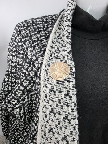 Magneet, broche, rond, levensspiraal, goudkleurig voor omslagdoek, sjaal en vest te sluiten.