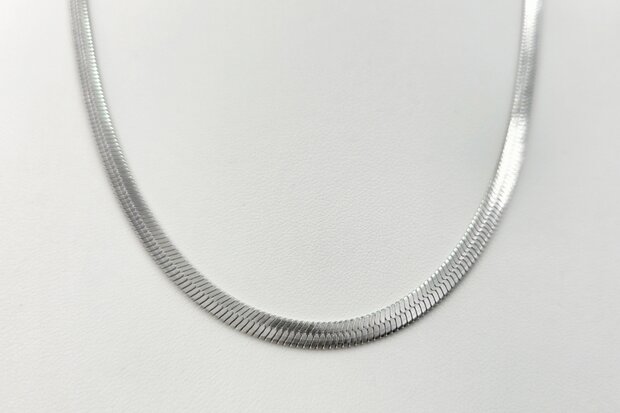 Flache Choker-Halskette aus Edelstahl, silberfarben, L 43 + 5 cm, B 4 mm