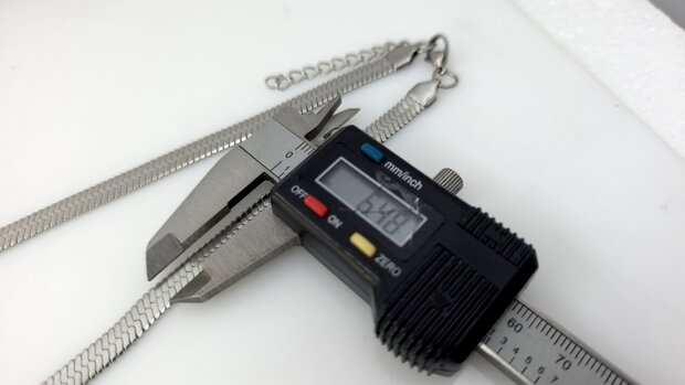 Flache Choker-Halskette aus Edelstahl, silberfarben, L 43 + 5 cm, B 6 mm