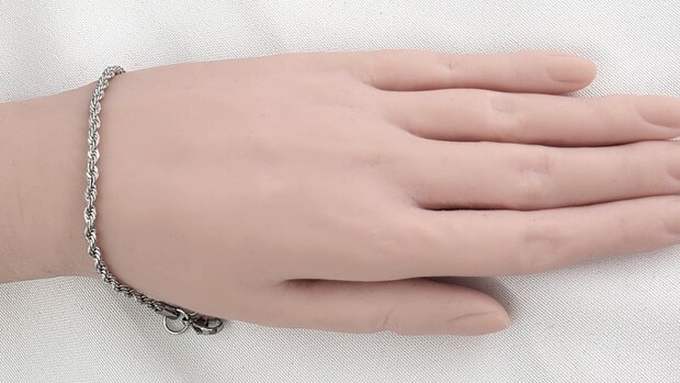 Edelstahl Silberfarbenes gedrehtes Armband, 18- 20 cm