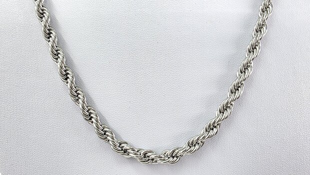 Edelstahl. Silberfarbene gedrehte Kette, 60 cm