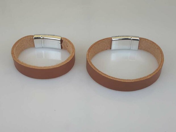 Glatte Lederband kinder, Cognac, schmal, magnetverschluss