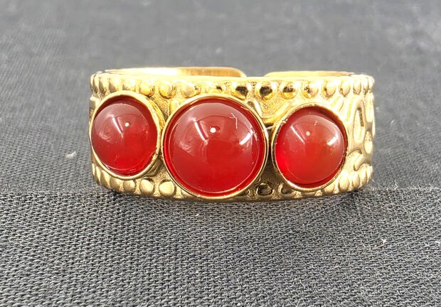 Ring RVS drie Rode agaat edelstenen goudkleurige