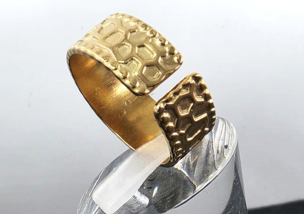 Ring RVS drie tijgeroog edelstenen goudkleurige