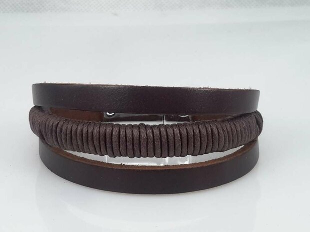 Braunes Lederarmband &ndash; 3 B&auml;nder mit Seil- und Magnetverschluss