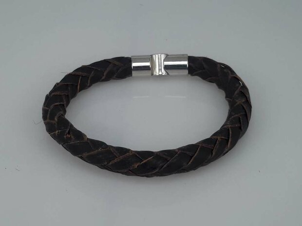 Braunes rundes geflochtenes Lederarmband &ndash; Magnetverschluss