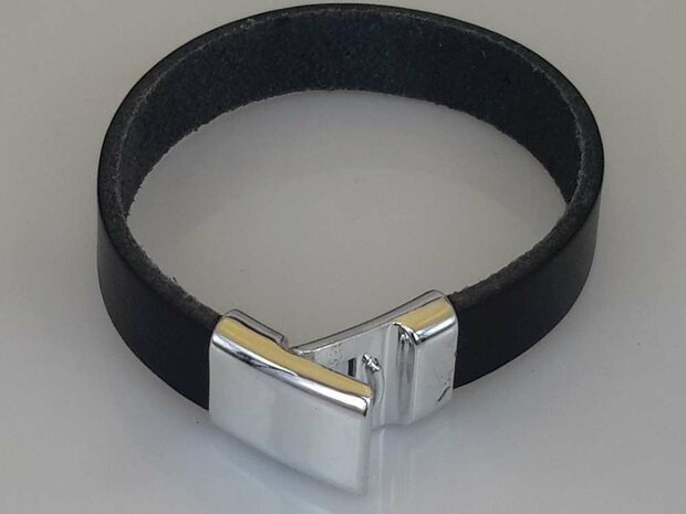 Kinderarmband aus Leder, Gr&ouml;&szlig;e L (15,5 cm), schwarz &ndash; schmal und glatt