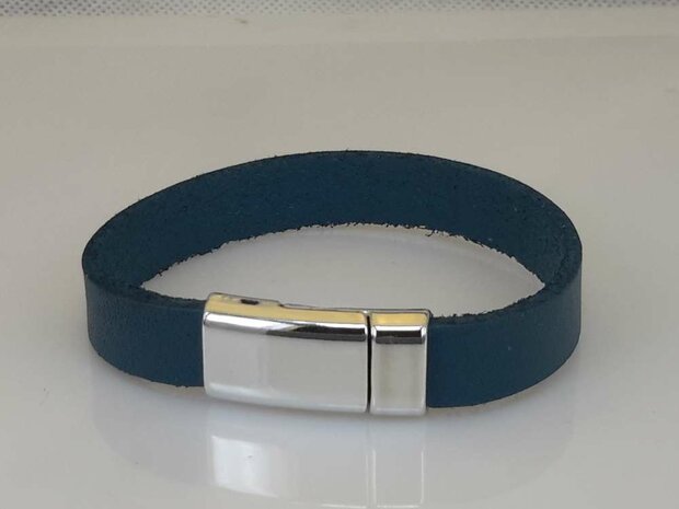 Glattes, L15,5cm Kinderarmband aus Leder, blau, schmal, mit Magnetverschluss