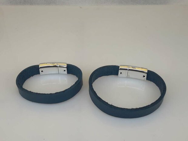 Glattes, L15,5cm Kinderarmband aus Leder, blau, schmal, mit Magnetverschluss