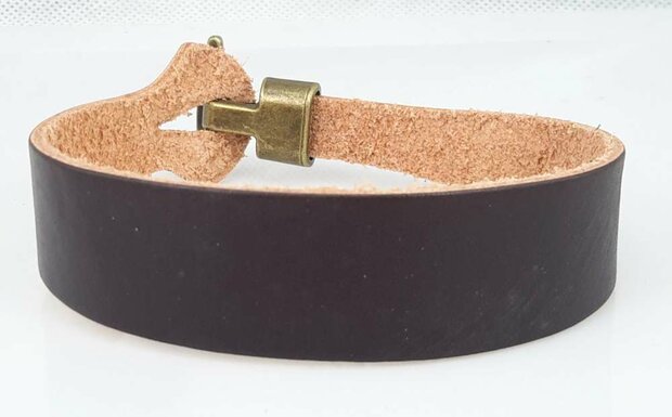Glattes Lederarmband &ndash; leicht gebogen mit Hakenverschluss, schwarz oder braun, 3er-Pack