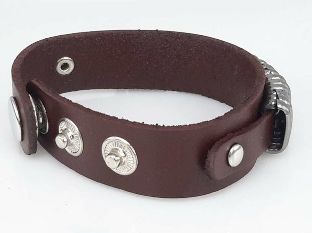 Glattlederarmband &ndash; Ringe & Druckknopfverschluss, Schwarz oder Braun