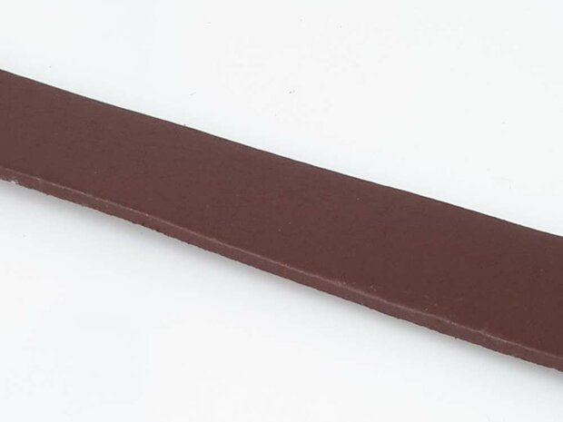 Breites Lederarmband, glatt, schwarz oder braun mit Druckknopf.