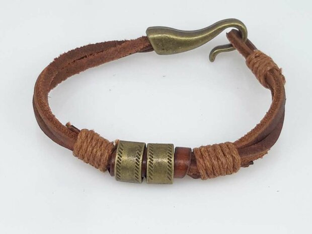 Braunes Seillederarmband &ndash; Bronzeringe und Hakenverschluss