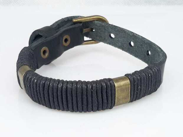 Schmale Lederarmband &ndash; Glatt mit Kordel, Schwarz oder Braun