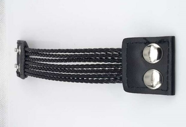 Armband aus PU-Leder &ndash; 7 geflochtene B&auml;nder mit Druckknopfverschluss