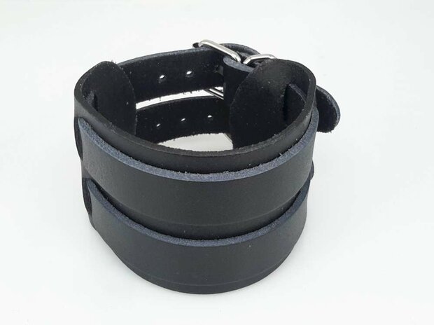 Breites Lederarmband &ndash; Doppelriemen mit Schnallenverschluss, Schwarz oder Braun