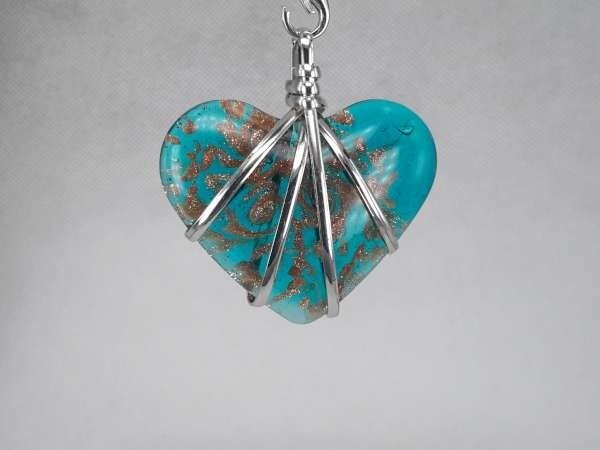 Hanger: Groen/blauw kleurig hartvormige murano.