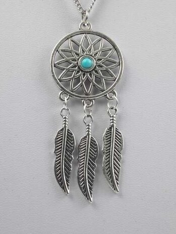 Zilverkleur ketting met Dreamcatcher hanger.