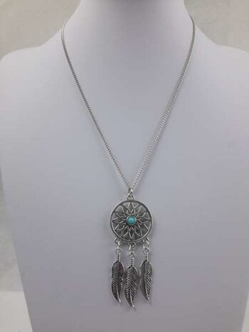 Zilverkleur ketting met Dreamcatcher hanger.