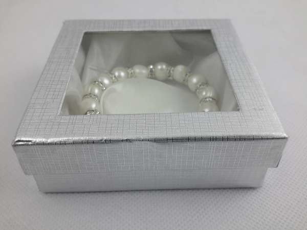 Echte zoetwater parel armband met 16 parels en tussenin strass.