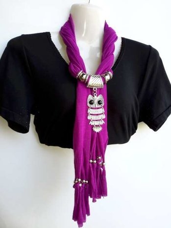 Sjaal met franjes en zilverkleurige hanger: uil, in 3 kleuren