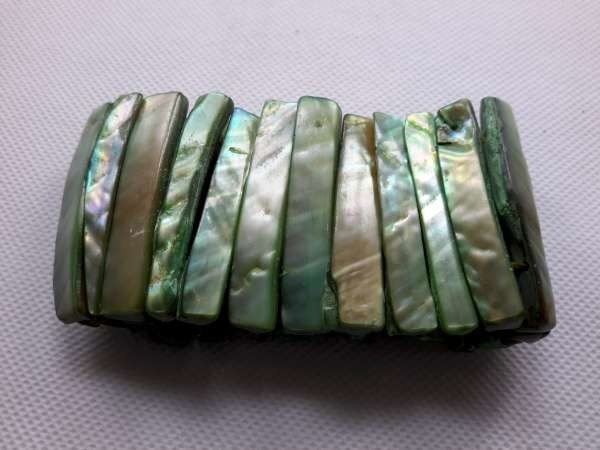 Schelp armband lichtgroen.