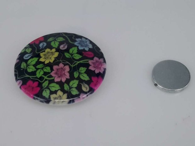 Porseleinen broche met magneetsluiting, bloemetjes