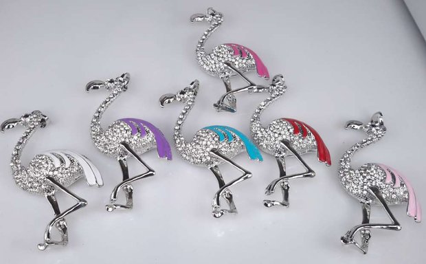 großer Flamingo, Flügel farbig, schwarzes auge, strass