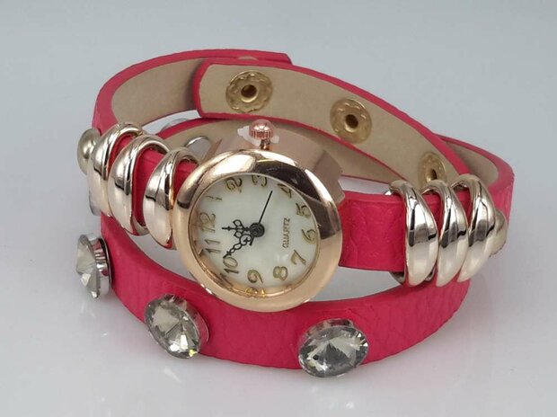 Armbandhorloge, PU leren wrap (2), rosékleur, 6 ringetjes, 5 wit kristal, 4 kleuren