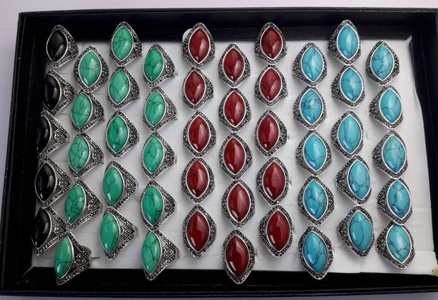 Zilverkleurig antiek look Howliet edelsteen kleur turquoise, rood,zwart,groen. doos 50 stuks.