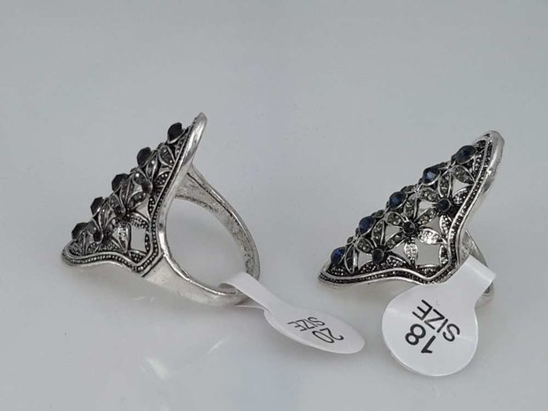 Silberfarbe antik aussehen ovalen Ring. Blumen Motiv mit einer Box enthält zwei Farbe van 50 Stucke .