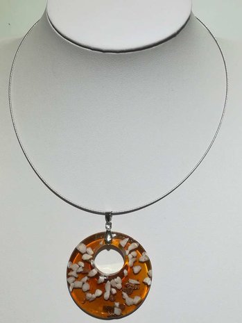 Hanger: ronde oranje-bruine met wit gevlokte murano