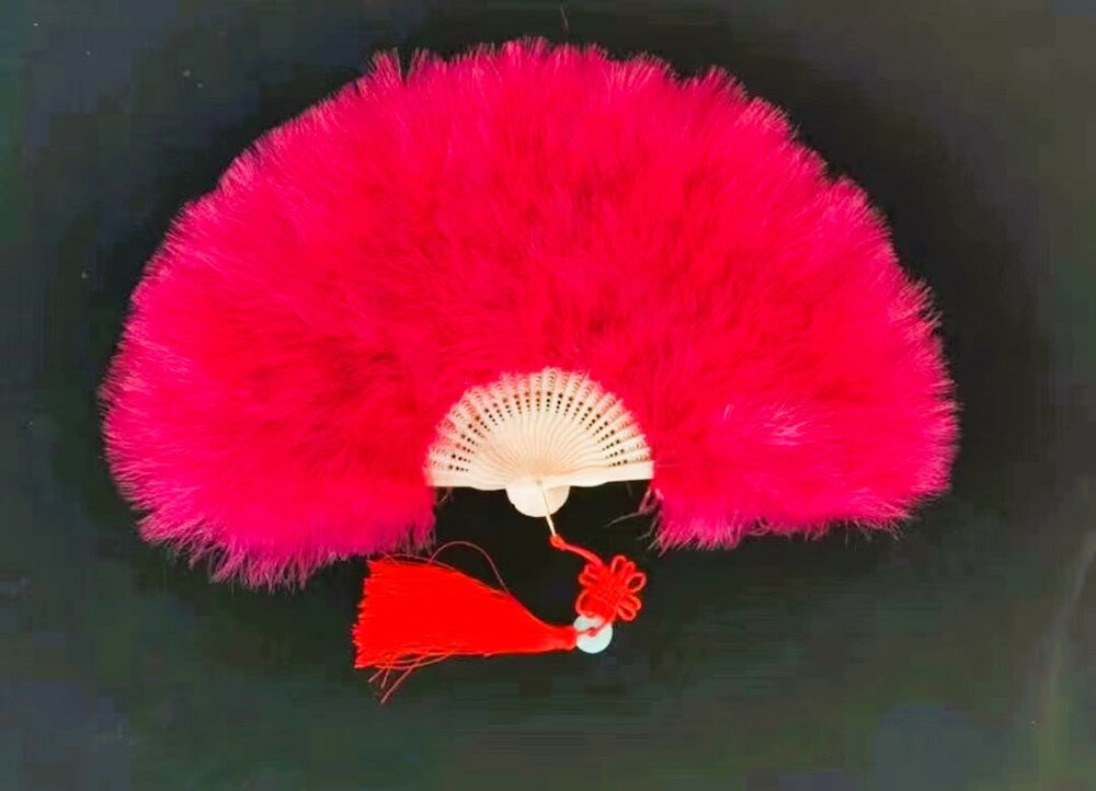 Großer Fächer aus echten Federn in Dunkelrot, Maße: H 28 x B 50 cm