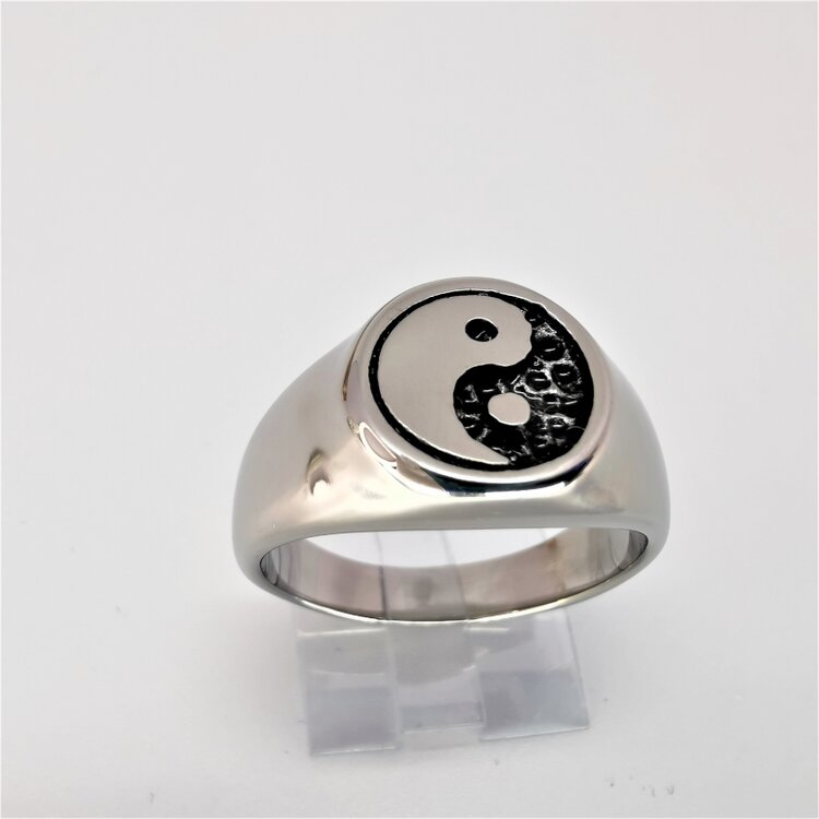 RVS zegelring met symbool - Yin yang- 3D Yin in zwart coating en Yang in zilver.
