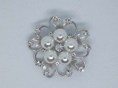 Broche Rozet, witte Parels, strass