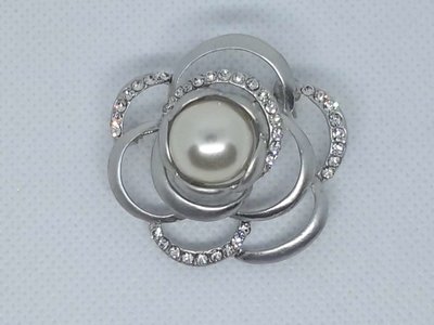 deftige Broche, witte parel, strass