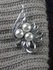 Broche sierlijke bloem, witte Parels, strass_