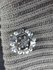 Broche ronde bloemslinger, witte Parels, strass_